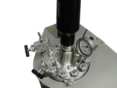 High pressure lab reactor_Reactor head with high pressure valves